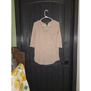 Rue21 Beige V Neck 3/4 Sleeve Relaxed Fit Tunic Top with‎ Pocket